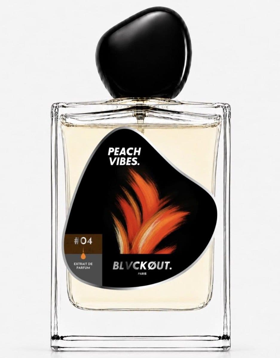 Flacon du parfum Peach Vibes par BLVCKØUT Paris